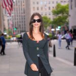 Emily Ratajkowski Owns Summer Leggings