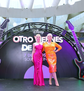 Otro Viernes De Locos - Purple Carpet