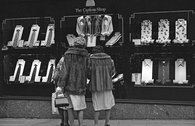 Sak's Fifth Avenue Window Display, 5th Avenue