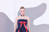 Amanda Seyfried Intentionally Twins with Julia Roberts…