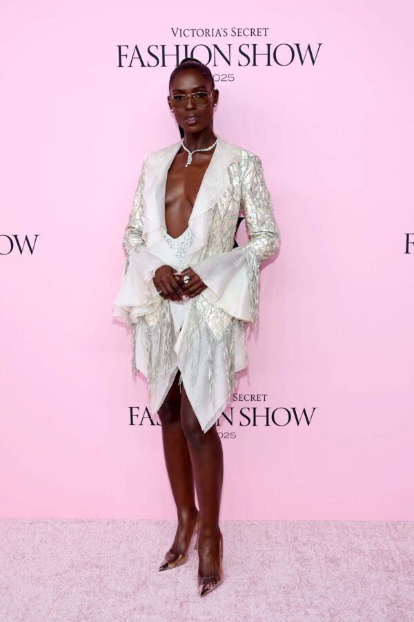 Jodie Turner-Smith - Victorias Secret Fashion - 3