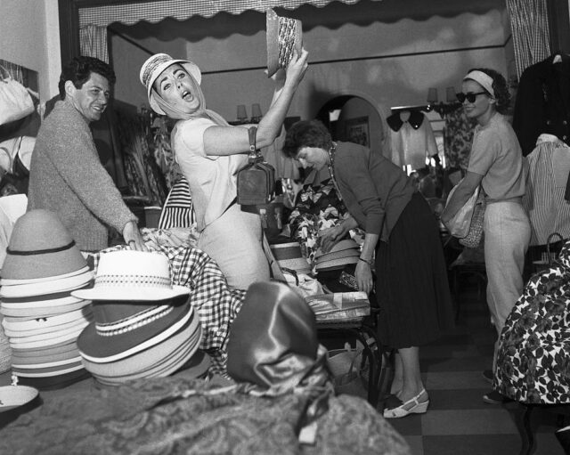 Liz Taylor Shopping with Eddie Fisher