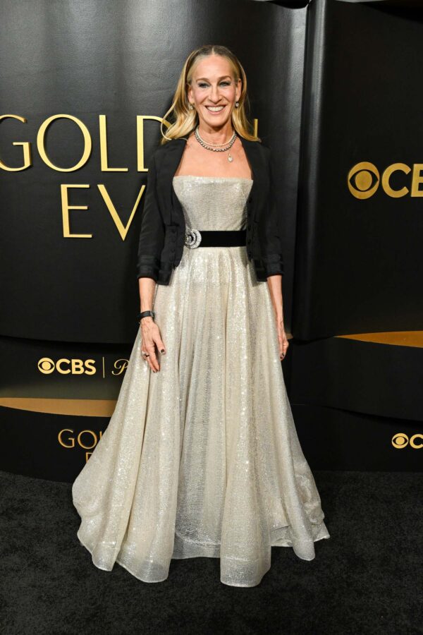 lisa ann walter golden globes dress Lisa Ann Walter shines bright at the #GoldenGlobes | CBS Mornings