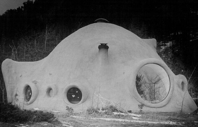 FEB 3 1977, FEB 5 1977; Polyurethane Foam Dome Simple To Build; Pat Hansen (foreground), Jason Purdy