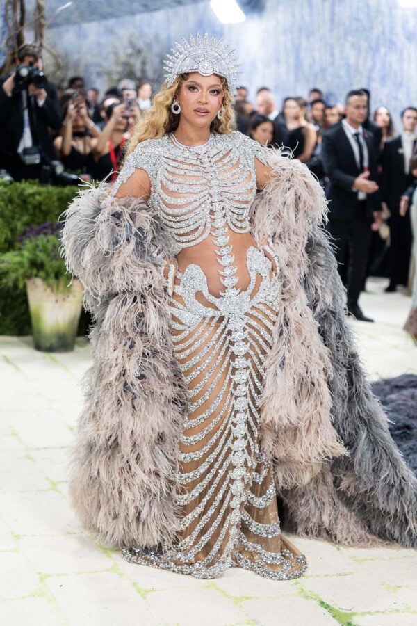 Beyonce in custom Olivier Rousteing - Met Gala - 2