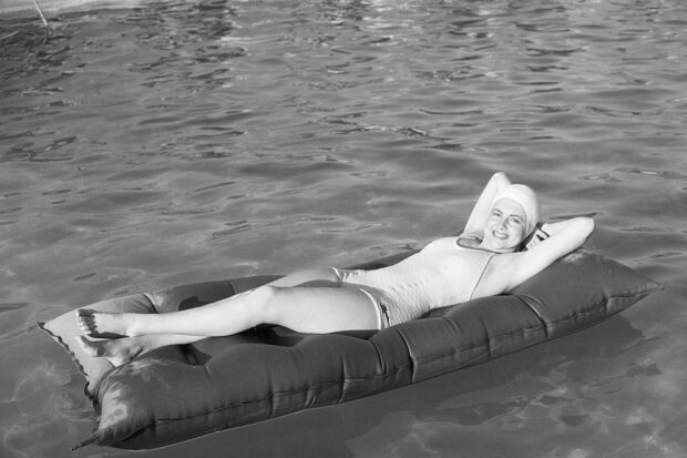 Olivia De Havilland in Swimming Pool