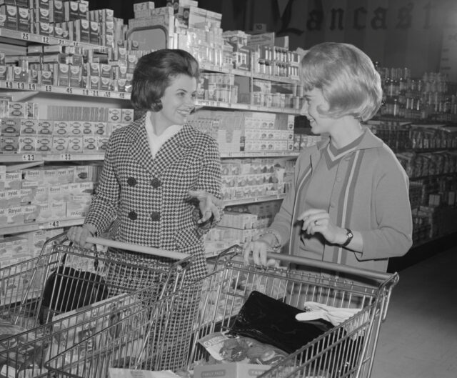 1960s TWO WOMEN TALKING...